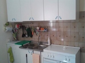 Fridge, oven, coffee/tea maker - Cushy Villa in Calatabiano With Swimming Pool (Calatabiano)