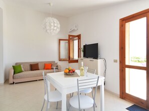 Living room - Enticing Apartment in Marina Di Ragusa With Swimming Pool (Ragusa)