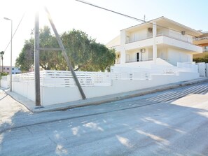 Exterior - Enticing Apartment in Marina Di Ragusa With Swimming Pool (Ragusa)