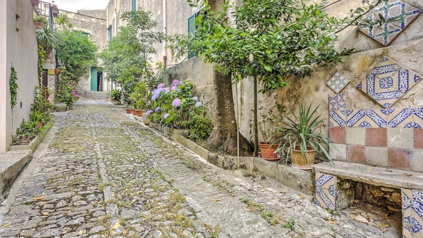 Exterior - Inviting Holiday Home in Erice With Garden (Erice)