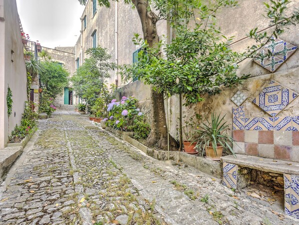 Exterior - Inviting Holiday Home in Erice With Garden (Erice)