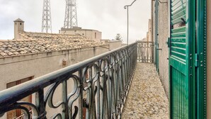 Balcony - Inviting Holiday Home in Erice With Garden (Erice)
