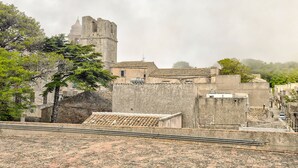 Exterior - Inviting Holiday Home in Erice With Garden (Erice)