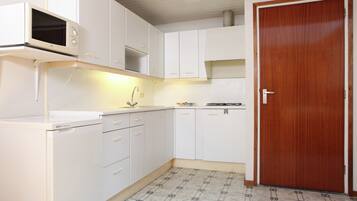 House | Private kitchen | Microwave, coffee/tea maker