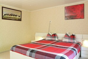 House | 1 bedroom, individually furnished, bed sheets - Tranquil Farmhouse near Forest in Ulicoten with Terrace (Ulicoten)