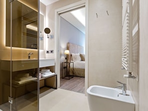 Shower, towels - Brand new Boutique Apartment in the Heart of Venice (Venice)