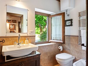 Shower, towels