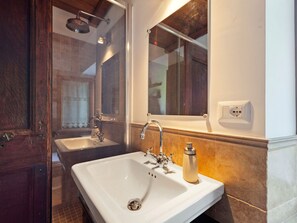 Shower, towels