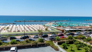 Exterior - Beachfront Apartment in Arma di Taggia With Balcony (Taggia)