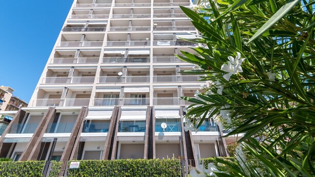 Exterior - Beachfront Apartment in Arma di Taggia With Balcony (Taggia)