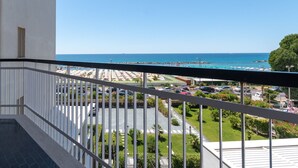 Balcony - Beachfront Apartment in Arma di Taggia With Balcony (Taggia)