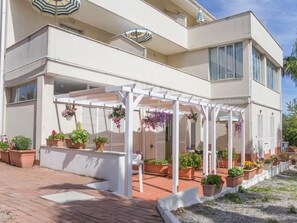 Exterior - Inviting Apartment in Loano With Swimming Pool (Loano)