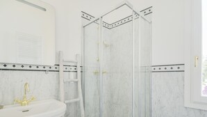 Bathroom - Apartment in the Center of Sanremo (Sanremo)