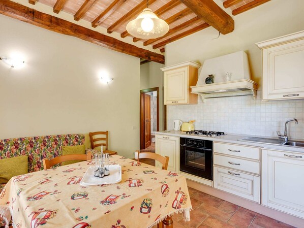 Apartamento | Cocina privada | Trona infantil