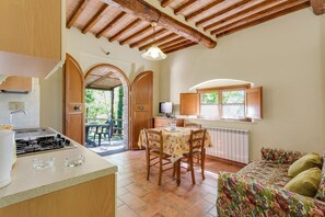 Living room - Tuscan Countryside Stay (Casole d'Elsa)
