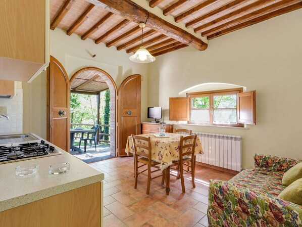 Apartment | Living room - Tuscan Countryside Stay (Casole d'Elsa)