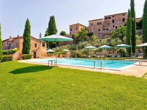 House | Pool | Outdoor pool - Belvilla by OYO Le Ginestre (Montalcino)