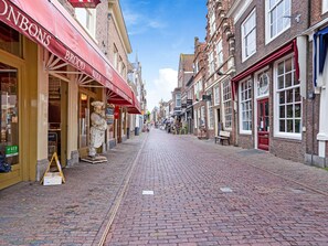 Exterior - Pleasant Holiday Home in Enkhuizen With Netflix and Garden (Enkhuizen)