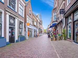 Exterior - Pleasant Holiday Home in Enkhuizen With Netflix and Garden (Enkhuizen)