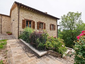 Villa | Exterior - Villa in Belforte Near Sasso Simone Park (Belforte all'Isauro)