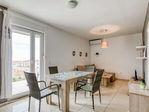 Apartment | Dining