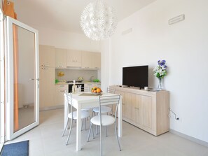 Coffee/tea maker, fridge, oven - Lovely Apartment in Marina Di Ragusa With Private Terrace (Ragusa)