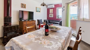 Dining - Simplistic Apartment in Rabac near Sea Beach (Labin)