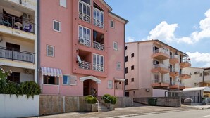 Exterior - Simplistic Apartment in Rabac near Sea Beach (Labin)
