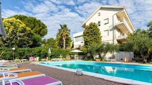 Outdoor pool - Attractive Apartment in Loano With Garden (Loano)