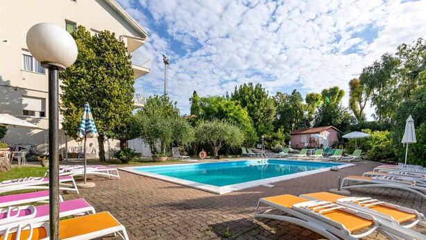 Outdoor pool - Attractive Apartment in Loano With Garden (Loano)