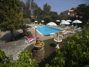 Outdoor pool - Appealing Apartment in Loano With Swimming Pool (Loano)