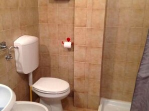 Shower, hair dryer, towels - Appealing Apartment in Loano With Swimming Pool (Loano)