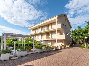 Exterior - Lovely Apartment in Loano near Sea Beach (Loano)