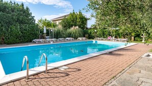 Pool - Lovely Apartment in Loano near Sea Beach (Loano)