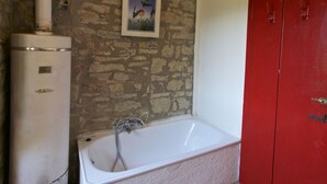 Towels - Cosy Holiday Home in Gubbio With Swimming Pool (Gubbio)