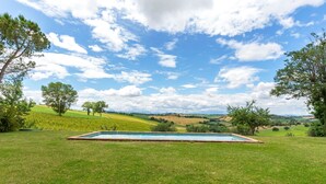 Exterior - Mesmerising Mansion in Morro D'alba With Swimming Pool (Morro d'Alba)