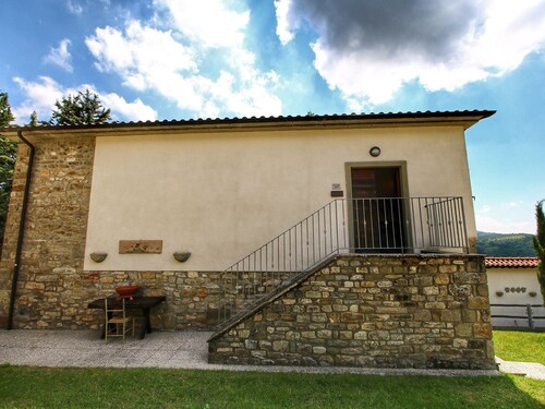Delightful Apartment With Swimming Pool, Garden, Fireplace