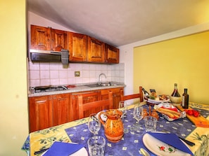 Dining - Delightful Apartment With Swimming Pool, Garden, Fireplace (Caprese Michelangelo)