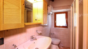 Bathroom - Modern Apartment in Caprese Michelangelo With Pool (Caprese Michelangelo)