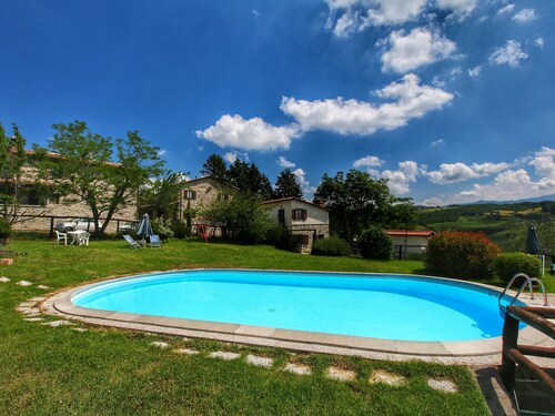 Modern Apartment in Caprese Michelangelo With Pool