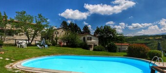 Modern Apartment in Caprese Michelangelo With Pool