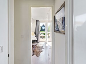 2 Schlafzimmer, individuell eingerichtet, Bettwäsche