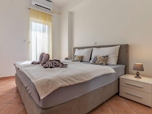 Apartment | 2 bedrooms, individually furnished, bed sheets - Alluring Apartment in Banjole near Beach & Island (Medulin)