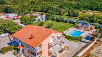 Apartment | Pool | Outdoor pool