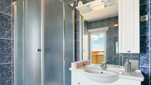 Bathroom - Attractive Apartment in Podstrana With Balcony (Podstrana)
