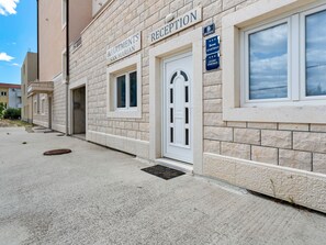 Reception - Attractive Apartment in Podstrana With Balcony (Podstrana)