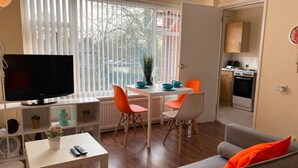 Unclassified image, 5 of 20, button - Lovely Apartment in Manchester near IWM North Park (Manchester)