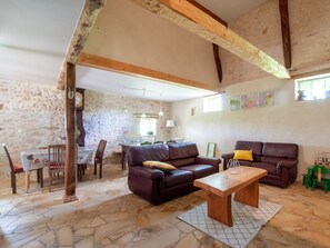 Fireplace - Idyllic Holiday Home in Dégagnac With Jacuzzi Near River (Degagnac)