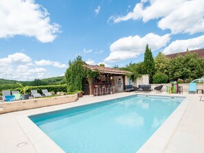 Outdoor pool - Idyllic Holiday Home in Dégagnac With Jacuzzi Near River (Degagnac)
