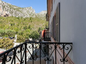 Balcony - Quaint Holiday Home in La Brigue With Fireplace (La Brigue)